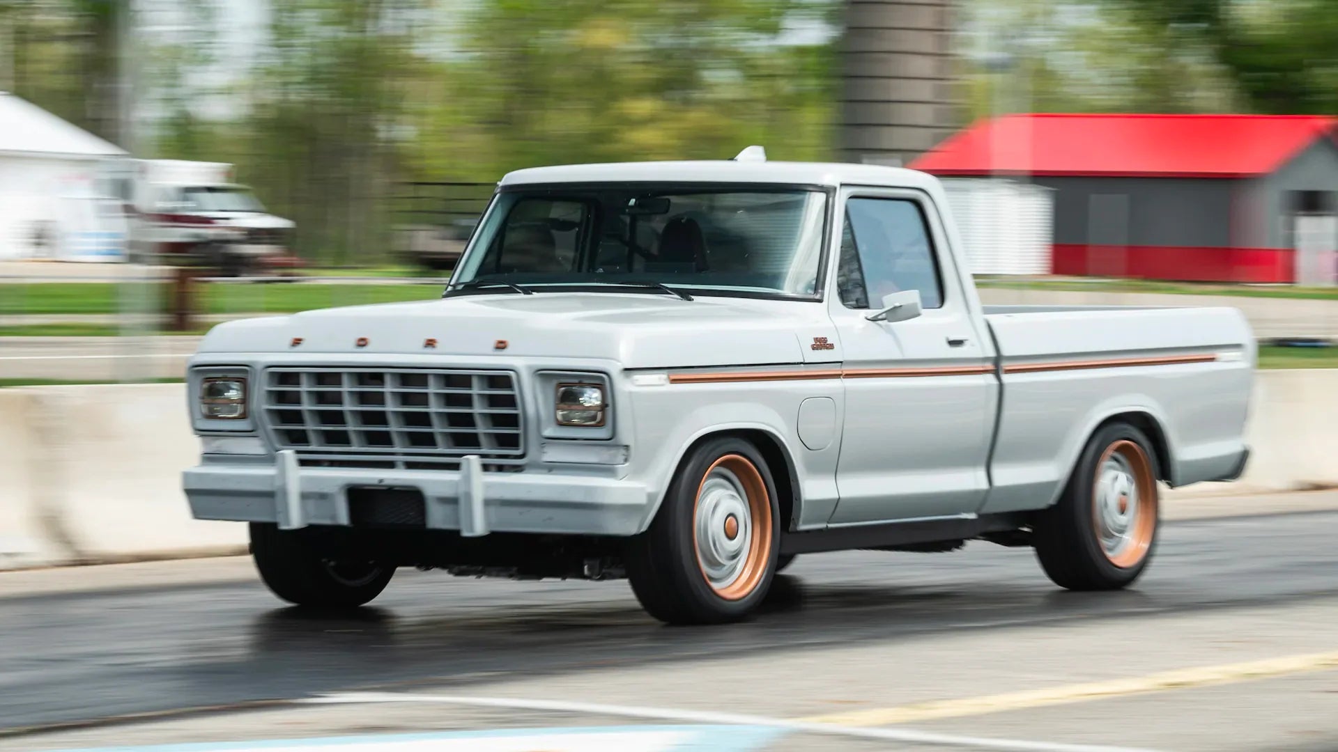 Ford F-Series Showdown: The Classic F-100 vs The Modern F-150